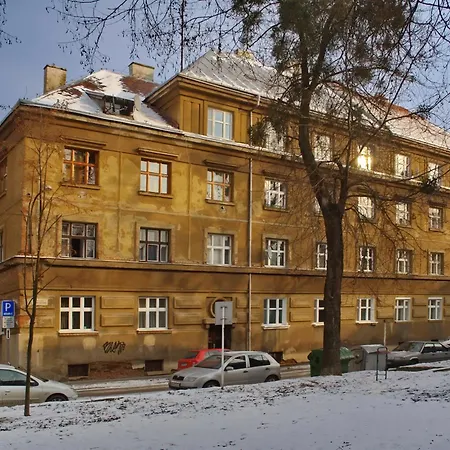 公寓 Blizko Stanice Center 2 *